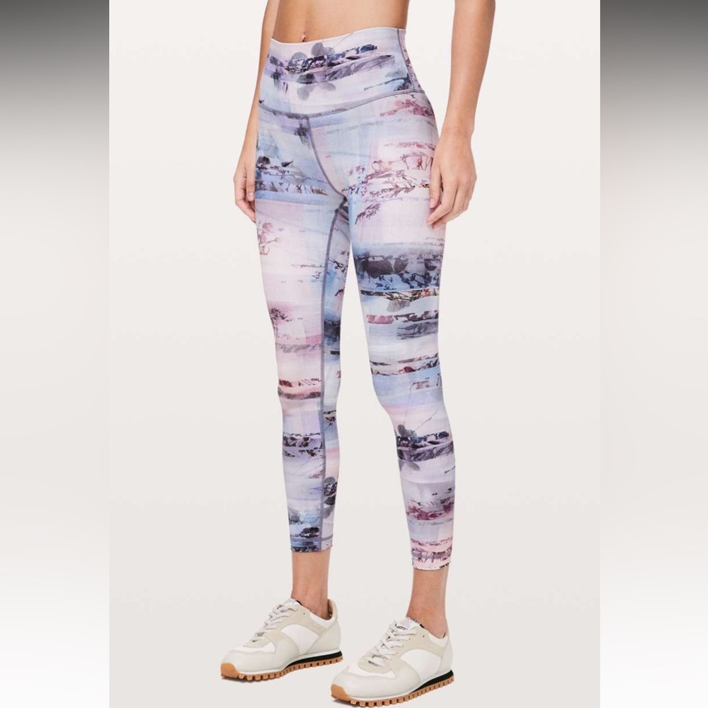 Lululemon Wunder Under 7/8 length in Sunrise Silhouette Multi